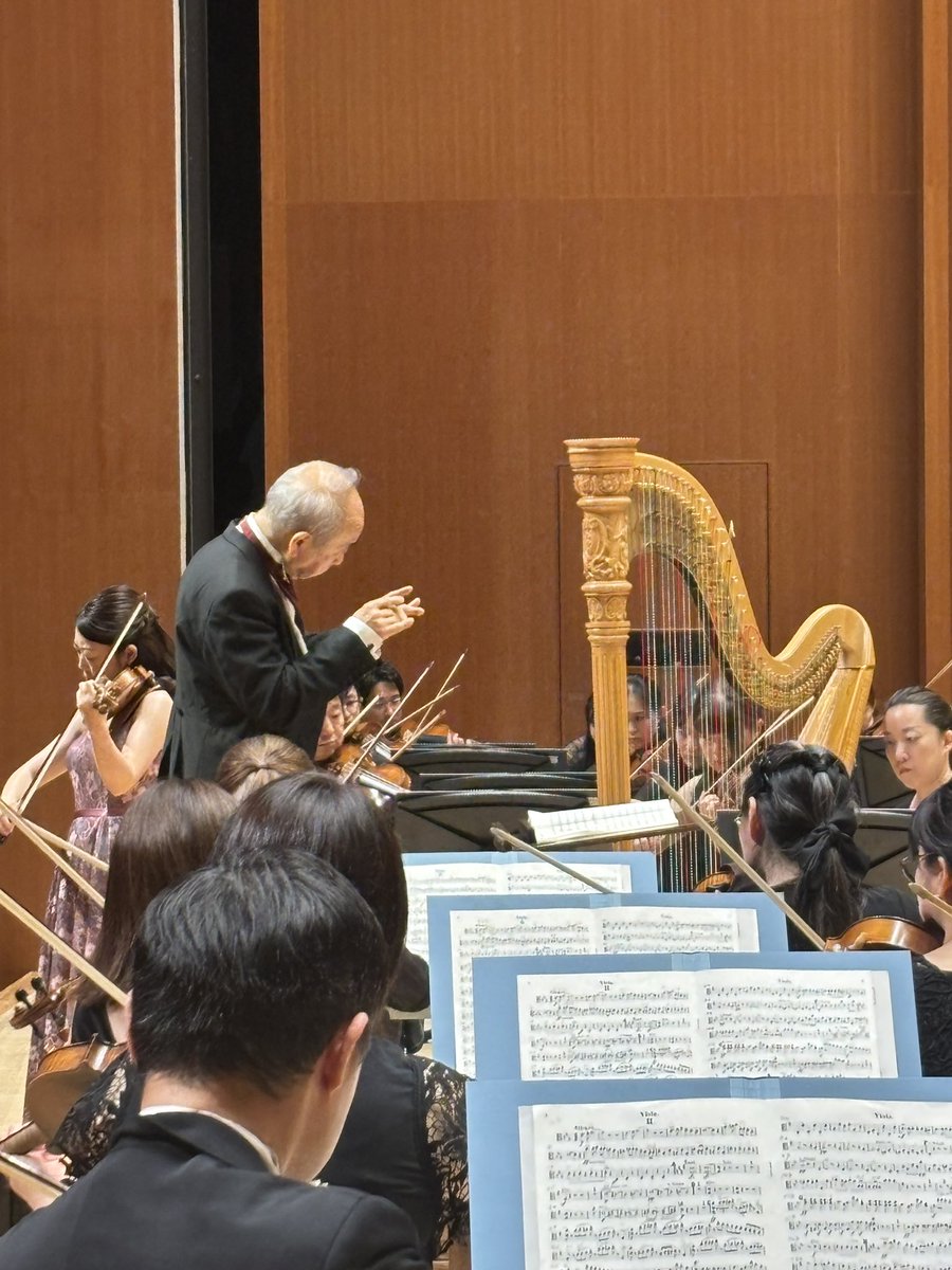 uniphil_tokyo's tweet photo. 昨日の第45回定期演奏会にご来場頂いたお客さま、また応援してくださった皆様、ありがとうございました！
ブルッフの命日の前日に、「スコットランド幻想曲」をVn.印田千裕、Hp.清水梨紗とともにお届けしました🎻
もっとたくさんの方に聴いて頂けるよう今後とも精進いたします。
#ユニフィル https://t.co/U5fDZCy9YG