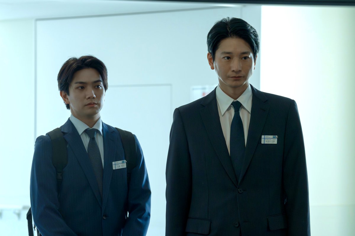 drama_wowow's tweet photo. 連続ドラマW #MR医薬情報担当者🏥
10/4(日)午後10:00放送・配信スタート‼️

◤第𝟏話◢
医療従事者に医薬品の情報提供を行なう専門職・MR(医薬情報担当者)。
製薬会社の所長でありMRの紀尾中(#向井理)は、自社の治療薬に対する疑惑が浮上し、新人MR・市橋(#正門良規)と調査に乗り出すが―!?

#WOWOW https://t.co/EfmOk73Ltp