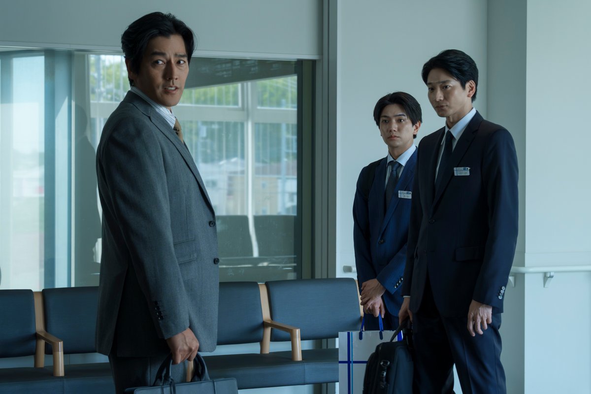 drama_wowow's tweet photo. 連続ドラマW #MR医薬情報担当者🏥
10/4(日)午後10:00放送・配信スタート‼️

◤第𝟏話◢
医療従事者に医薬品の情報提供を行なう専門職・MR(医薬情報担当者)。
製薬会社の所長でありMRの紀尾中(#向井理)は、自社の治療薬に対する疑惑が浮上し、新人MR・市橋(#正門良規)と調査に乗り出すが―!?

#WOWOW https://t.co/EfmOk73Ltp