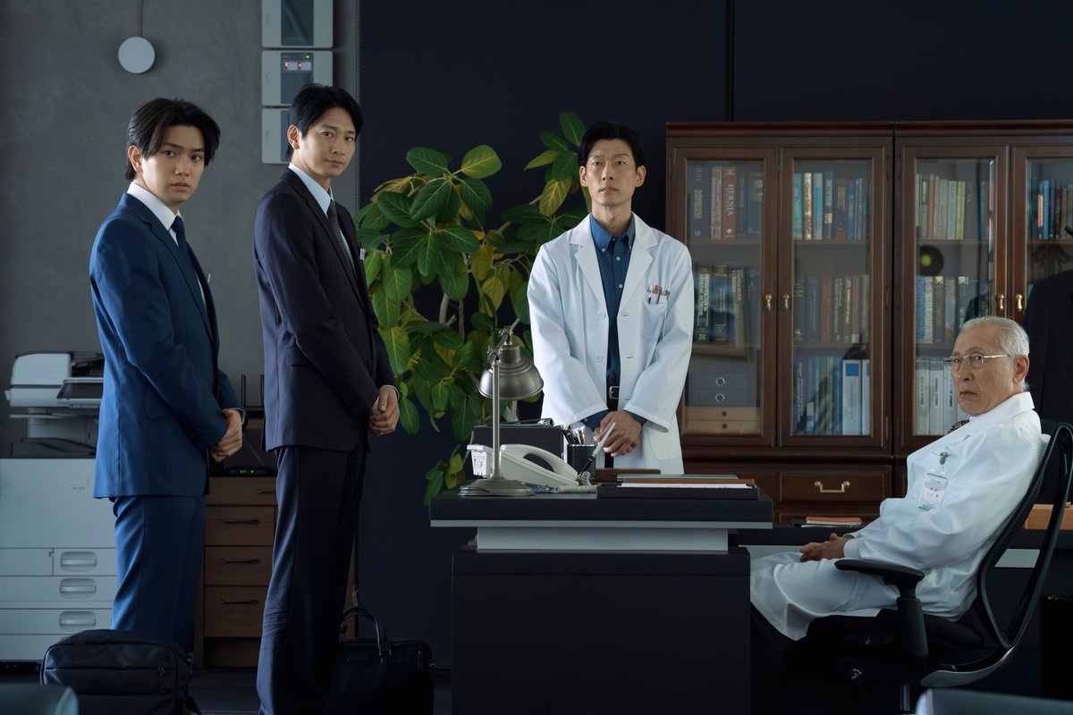 drama_wowow's tweet photo. 連続ドラマW #MR医薬情報担当者🏥
10/4(日)午後10:00放送・配信スタート‼️

◤第𝟏話◢
医療従事者に医薬品の情報提供を行なう専門職・MR(医薬情報担当者)。
製薬会社の所長でありMRの紀尾中(#向井理)は、自社の治療薬に対する疑惑が浮上し、新人MR・市橋(#正門良規)と調査に乗り出すが―!?

#WOWOW https://t.co/EfmOk73Ltp