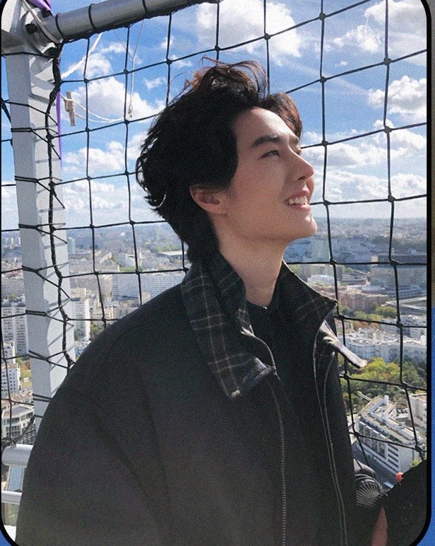Zhan0Bo's tweet photo. yibo official weibo update: 

「Paris BO log」
“ i have to report this , wang yibo is blocking the camera! 🐶” https://t.co/qPew9yE1u1
