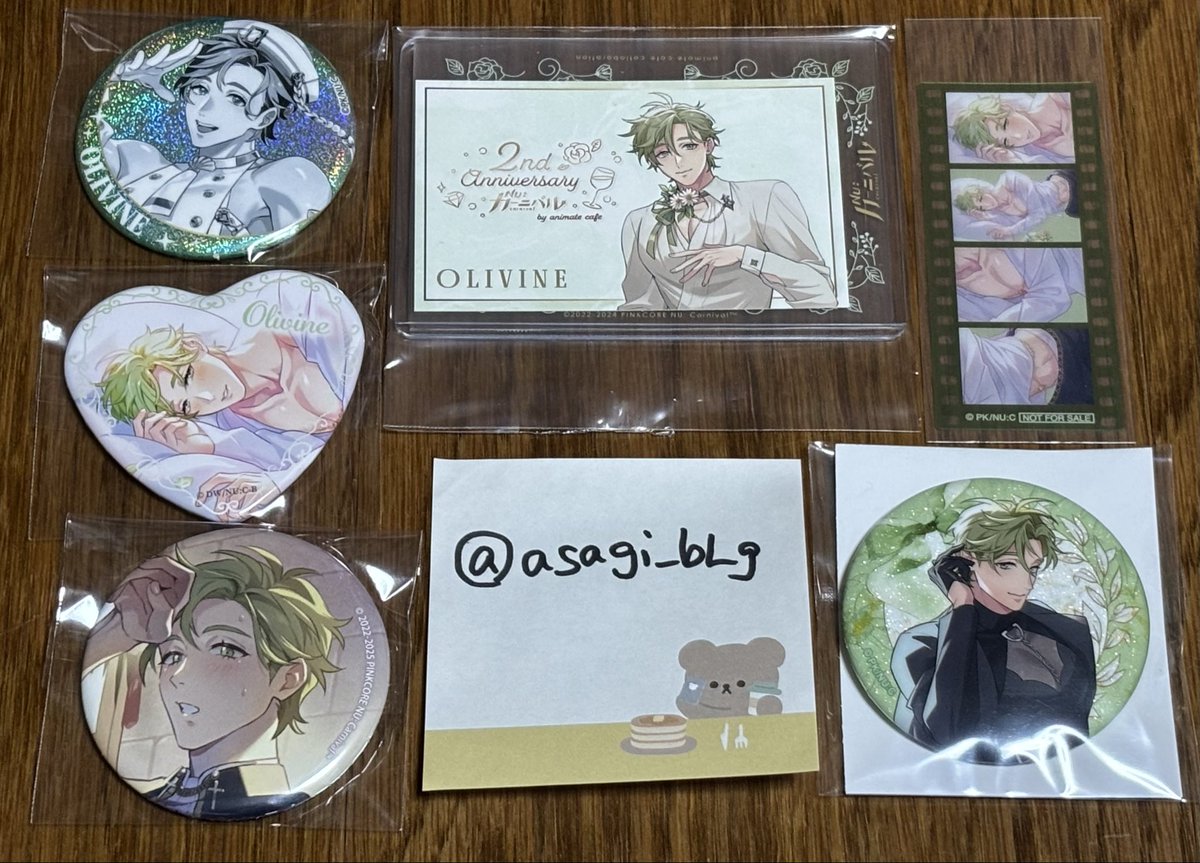 asagi_bLg's tweet photo. @achan___jhlc 色々とご提案をいただきありがとうございます！
当方側は価格差はあまり気にしておりませんが、缶バッジは全て定価550、メッセージカード＋硬貨ケースは800なので、ご提案いただいた3点と画像の5点との3:5の交換ではいかがでしょうか？
ご検討いただければ幸いです。 https://t.co/2OzAxTxNmP