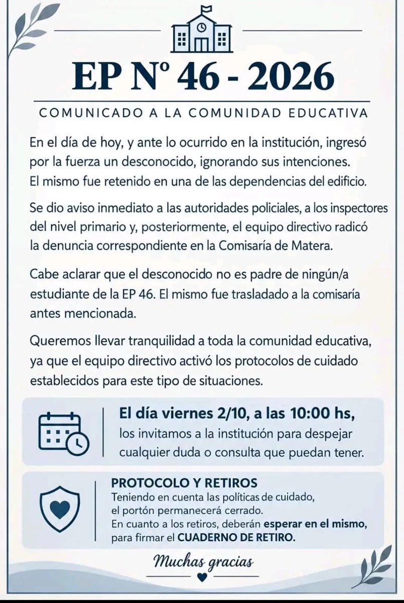 24conurbano's tweet photo. #Merlo "SALÍ AFUERA O TE ROMPO LA CABEZA": UN HOMBRE DE 34 AÑOS ENTRÓ CORRIENDO CON UNA CUCHILLA DE CARNICERO EN LA MANO A LA ESCUELA PRIMARIA 46, HUBO PÁNICO Y LOGRARON QUE SE ENCIERRE EN UN AULA MIENTRAS LOS PADRES LE DECÍAN DE TODO
El hecho ocurrió en el establecimiento ubicado sobre la calle William Morris al 1400, casi esquina Hurtado, en el barrio Matera. Finalmente, el hombre fue detenido. Hoy está prevista una reunión en el establecimiento con los padres de los alumnos.
"Entró un drogado"
El sospechoso ingresó por la fuerza a la escuela para buscar refugio, luego de mantener un conflicto con otras personas en la calle. Ante esta situación, las autoridades pusieron a resguardo a los alumnos y el hombre se encerró en una de las aulas. Mientras, integrantes del equipo directivo dieron aviso al 911.
El comunicado del colegio
"Entró un drogado", comentó un padre mientras grababa desde la vereda al hombre dentro del aula. Minutos después fue reducido. Tras el hecho, la escuela difundió un comunicado: "Ingresó por la fuerza un desconocido, ignorando sus intenciones. El mismo fue retenido. No es padre de ningún/a estudiante de la EP 46".