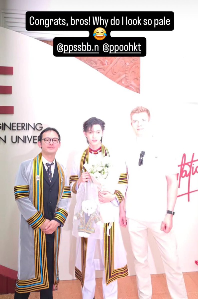 bluedaisieso's tweet photo. 55555555555 Pooh with Pavel’s friend 🤣🤣🤣🤣🤣🤣
— not that ‘Why do I look so pale?’ 😭

POOH GRAD CEREMONY 

.• #PoohGraduationDay #ppoohkt #pavelphoom •. https://t.co/2KNMqzsalO