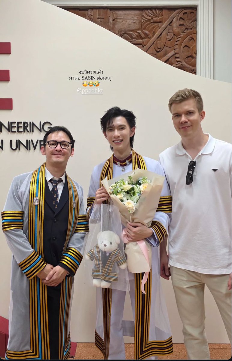 bluedaisieso's tweet photo. 55555555555 Pooh with Pavel’s friend 🤣🤣🤣🤣🤣🤣
— not that ‘Why do I look so pale?’ 😭

POOH GRAD CEREMONY 

.• #PoohGraduationDay #ppoohkt #pavelphoom •. https://t.co/2KNMqzsalO