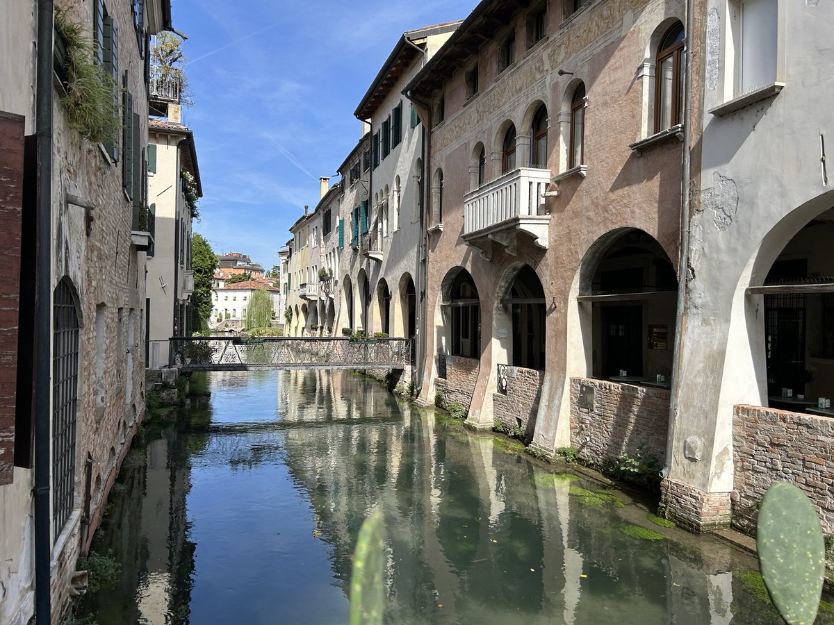 Libka4's tweet photo. Treviso, molto bene 🇮🇹👣👀💫🏉 https://t.co/d7DwwJVhTc
