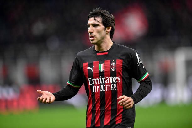 AC_MilanFR's tweet photo. L'agent de Tonali : "Nous avions le sentiment que Milan avait changé. Je connais très bien le club, et ce n'était plus le vrai Milan.

Après avoir parlé avec Sandro, nous avons envisagé un transfert en Premier League. C'était un défi qui le fascinait. Il a fait preuve de courage car il était l'un des joueurs les plus importants de Milan et avait remporté la Scudetto, pourtant il a eu le courage de partir. Il était visionnaire."

[@MilanPosts]