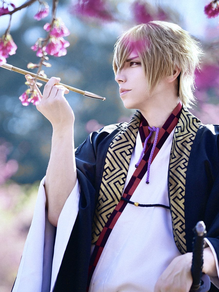 KUROSUKE1112's tweet photo. 【コスプレ】

薄桜鬼／風間千景

［一服中…🌸］

photo/aruke（@aruke_me_photo ）
#薄桜鬼　#風間千景 https://t.co/yN9xGT9vkp