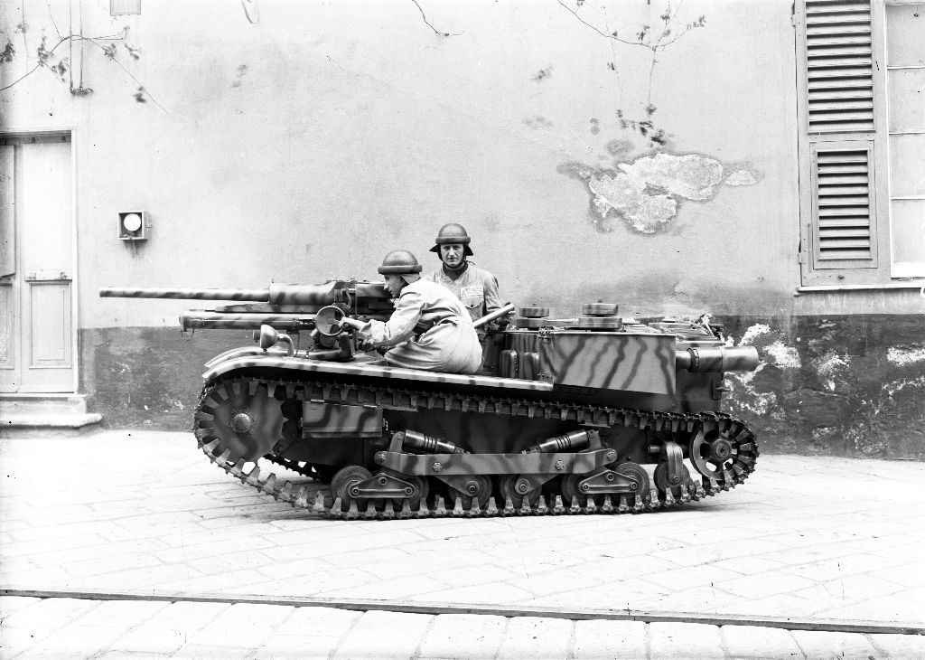 AlexAftermarket's tweet photo. CV33 47/32 is an Italian self-propelled gun based on the L3/33 tankette with a 47 mm anti-tank gun. https://t.co/kWTEd4kcgr