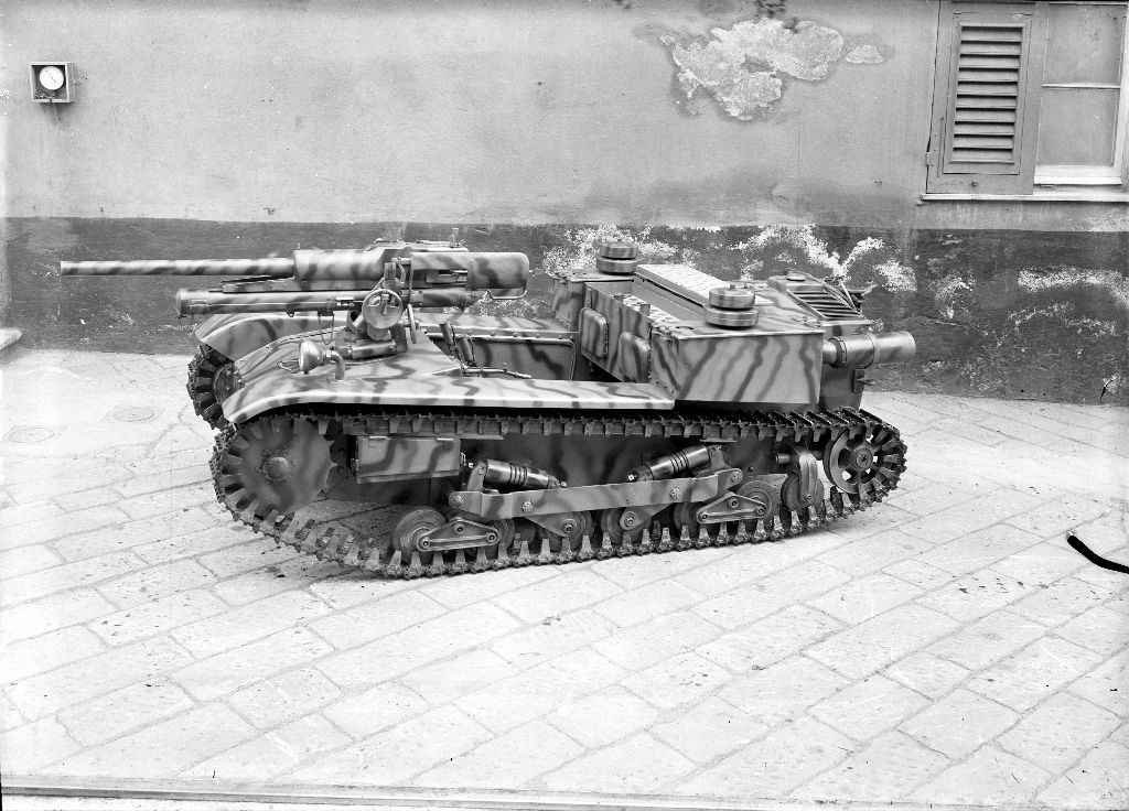 AlexAftermarket's tweet photo. CV33 47/32 is an Italian self-propelled gun based on the L3/33 tankette with a 47 mm anti-tank gun. https://t.co/kWTEd4kcgr