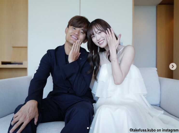 gekisaka's tweet photo. 久保建英が女優との結婚を電撃発表!!

https://t.co/KTMED9WbHg

#ラ・リーガ #ゲキサカ https://t.co/90v6EM7Uoz