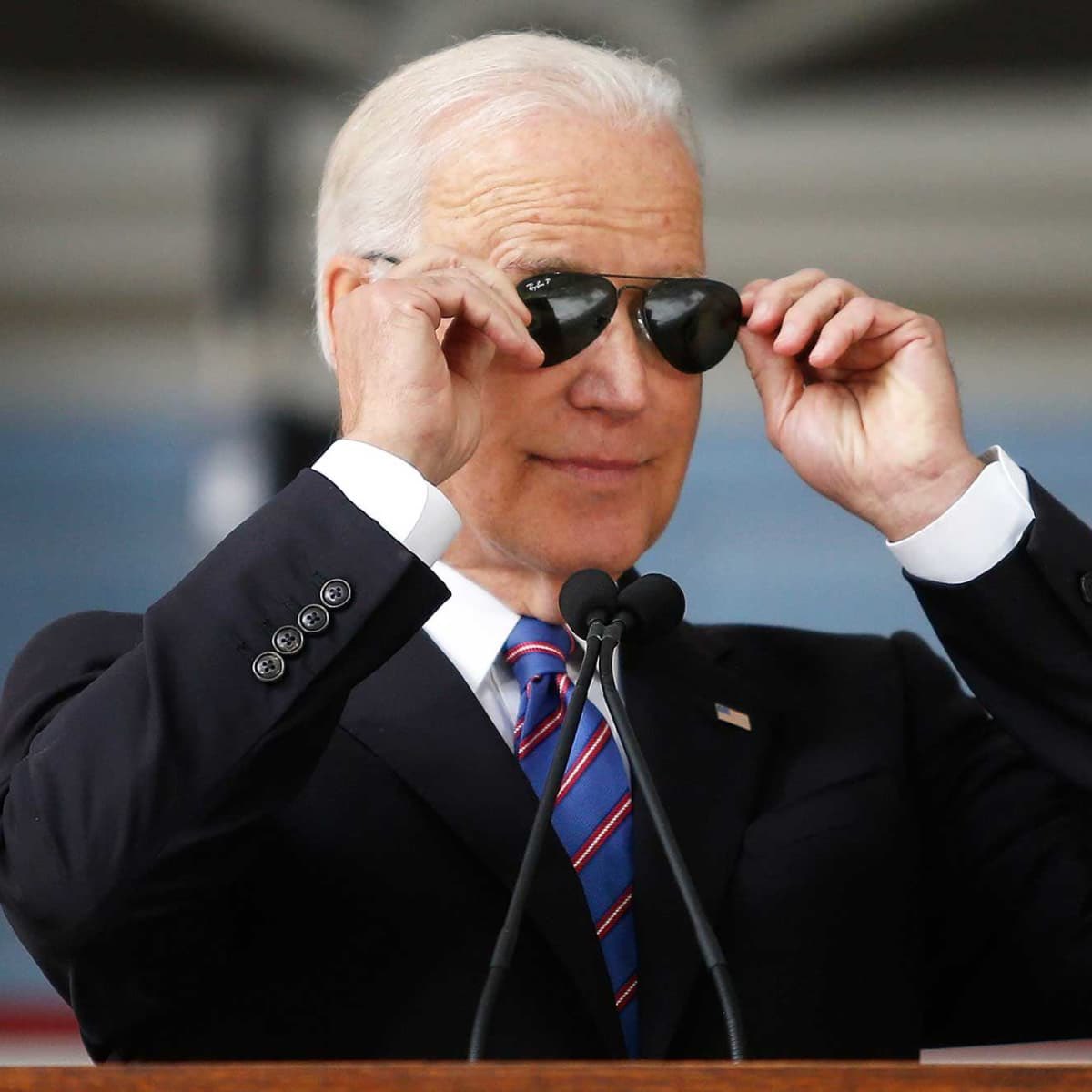 greendragonhq's tweet photo. Joe Biden was objectively a better President than Donald Trump. 

Days with gas above $4/gallon:
🔵Biden (4 years): 151
🔴Trump (18 months): 165 

Jobs added through 18 months: 
🔵Biden: 6,000,000
🔴Trump: 800,000

Average mortgage rates:
🔵Biden: 5.5%
🔴Trump: 6.7%

Unemployment rate:
🔵Biden: 4%
🔴Trump: 4.4%

GDP growth (annualized):
🔵 Biden: 3.6%
🔴 Trump: 2.5%

Manufacturing jobs added:
🔵 Biden: 400,000
🔴 Trump: -35,000 (loss)