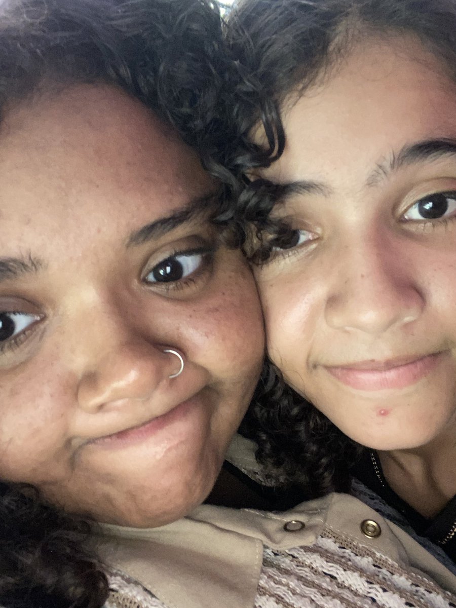 lmjxe's tweet photo. sla e pensar q amanhã eu e meu amor vamos ter um date pra comemorar 2 anos e 6 meses UAU pensar q um dia éramos só duas bobinhas e hoje já temos até o bartozinho https://t.co/n8sgkoEUNq