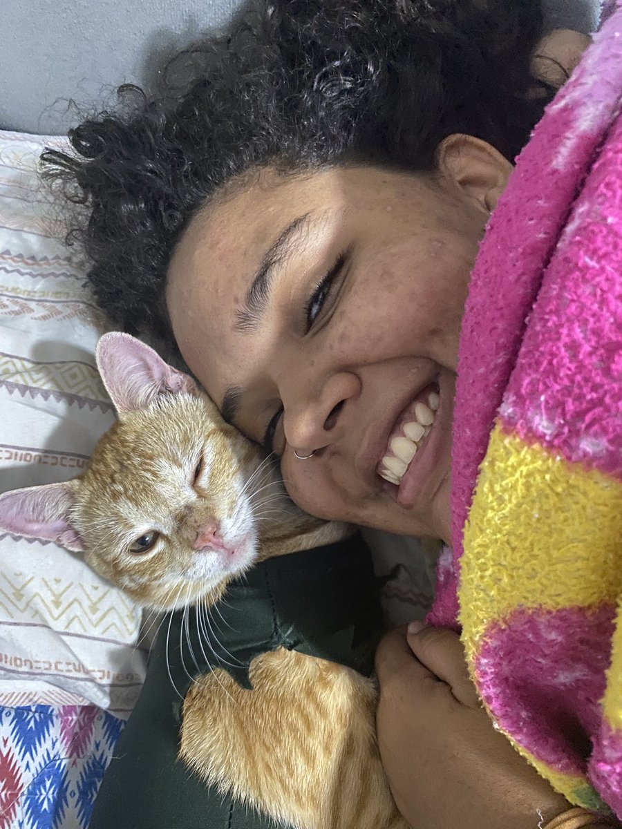 lmjxe's tweet photo. sla e pensar q amanhã eu e meu amor vamos ter um date pra comemorar 2 anos e 6 meses UAU pensar q um dia éramos só duas bobinhas e hoje já temos até o bartozinho https://t.co/n8sgkoEUNq