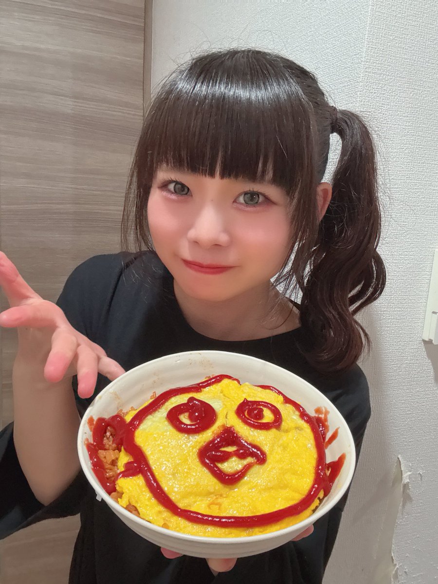 misakichi_idoll's tweet photo. オムライス作り配信見ていただきありがとうございました🍅

4日(日)に #クロフェス2026 出演するので、大宮I☆DOLLと一緒に来てくれるさいたまっちをリクエストいただいて書いてみたよ！これで #クロフェスご当地選手権 も優勝間違いなし🔥🔥

いただきまーーす！！！ https://t.co/H3ypyWlxdg