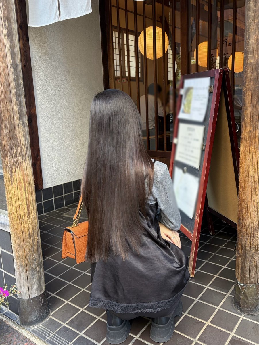 美髪は後ろ姿美人に近づく最短ルートな気がする。この日髪の毛の調子良すぎてみんなに褒められた🥹💖ホームケアガチってる私の最近のお気に入りたちがこれ https://t.co/2sOIzbpiq9