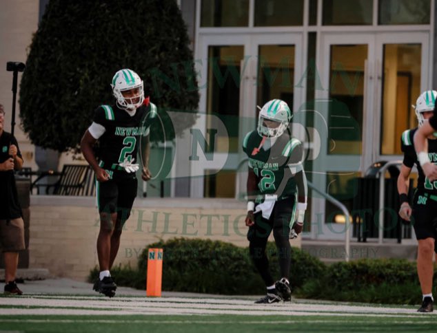 JaylenHunter02's tweet photo. First Game starting on the Road vs Bonnabel stats:
10/16 62.5%
205 yards
2 Touchdowns 
@coachaaronvice @KSears09 @QBC_NewOrleans @HendrixHill08 https://t.co/fzwvXuESXQ