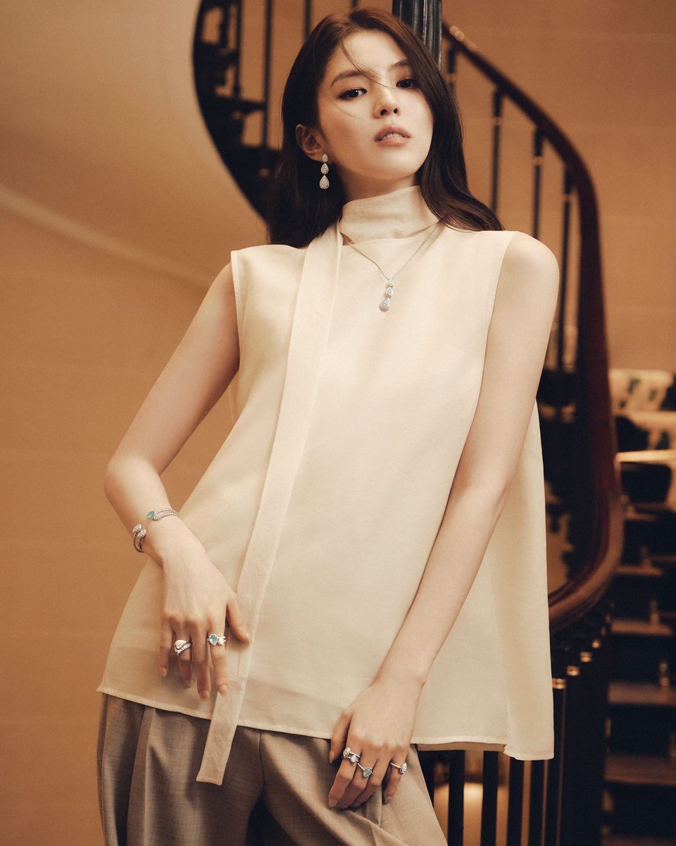 withshshix's tweet photo. 261002 @ boucheron  IG post

https://t.co/ynHEJ4NfEn

#한소희 #HanSohee https://t.co/hJkQ1KGTW9