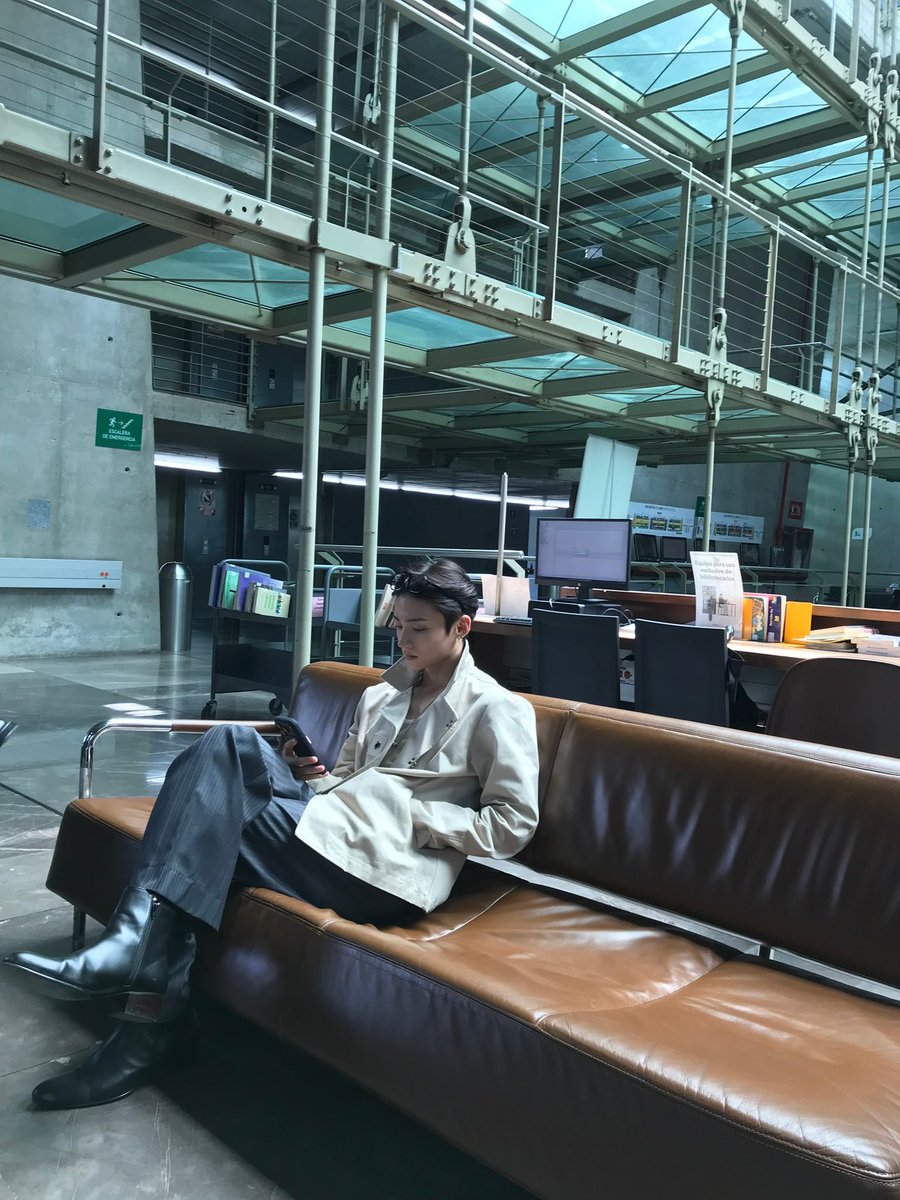 eclairswon's tweet photo. 261002 plus chat 💭

🥀: today at changwon uni was so much fun toooo
🥀: i wanted to send a selca, but i don't have any recent photos of my face in my gallery
🥀: i'll have to start taking selcas diligently again
🥀: should i send some photos from when i was in mexico at least?
🥀: *sent a photo*
🥀: jjungo~
🥀: *sent a photo again*
🥀: definitely not camera conscious.

sangwon sent some photos from when he was in mexico! 😍
