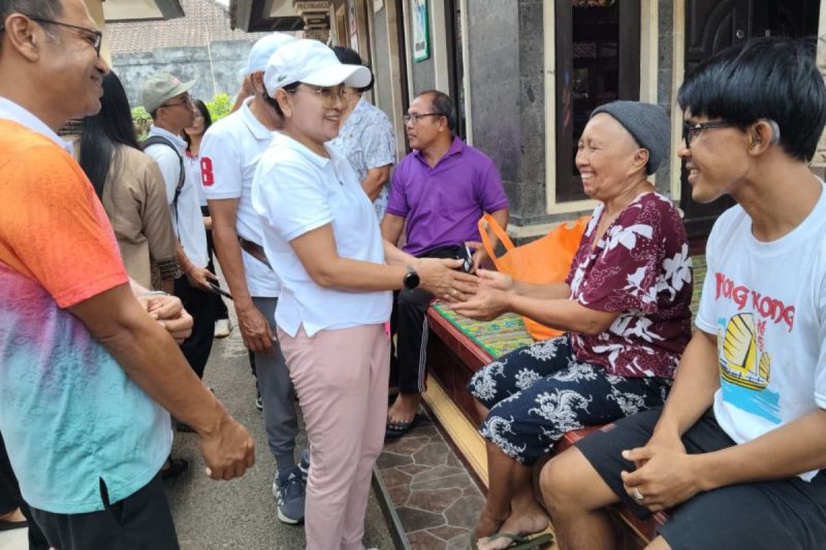 antaranews_bali's tweet photo. YKI Kabupaten Badung salurkan makanan tambahan bantu penderita kanker bali.antaranews.com/berita/414708/yki-kabupaten-badung-salurkan-makanan-tambahan-bantu-penderita-kanker #YKI #KabupatenBadung #Bali #Kanker #Bantuan https://t.co/FyxQyIBp0S