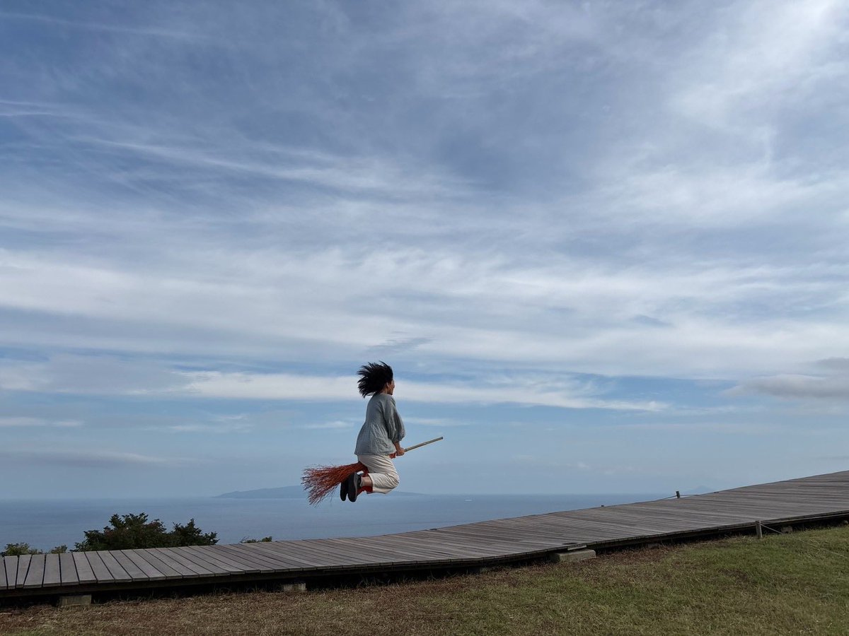 ijichiri's tweet photo. 魔法の箒で飛んできました🧹✨🤭

#小室山 https://t.co/Uqizy3kSUn