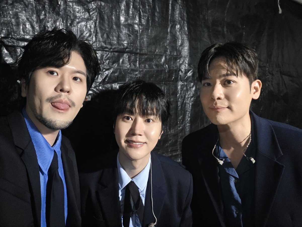 official_lapoem's tweet photo. 2026 양산삽량문화축전

오랜 역사와 문화를 간직한 양산‼️

뜨겁게 환호해 주신 관객분들 덕분에
양산에서 에너지 풀 충전됐어요🔋

양산 시민분들이 이번 양산삽량문화축전에서
많은 활력 얻으셨길 바랍니다
찾아와 주신 라뷰 여러분도 감사합니다🎀

#LAPOEM #라포엠 #양산삽량문화축전
#유채훈 #최성훈 #정민성
#YouChaehoon #ChoiSunghoon #JeongMinseong