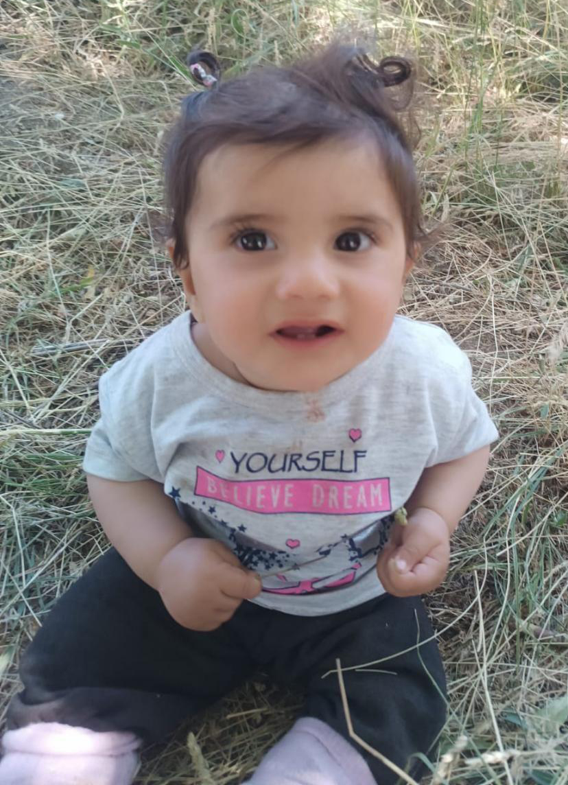 onedio's tweet photo. 23 gündür kayıp Büşra bebeğin kardeşlerinden yeni iddialar:

Sivas’ta aranan 11 aylık Büşra Balıkçı’nın kardeşleri, babalarının annelerine şiddet uyguladığı sırada bebeğin annesiyle birlikte yere düşerek hayatını kaybettiğini öne sürdü.

📌Baba Yusuf Balıkçı’nın geçmişte başka bir çocuğunu da ikinci kattaki balkondan attığı iddia edildi. Büşra’yı arama çalışmaları sürüyor.

(DHA)