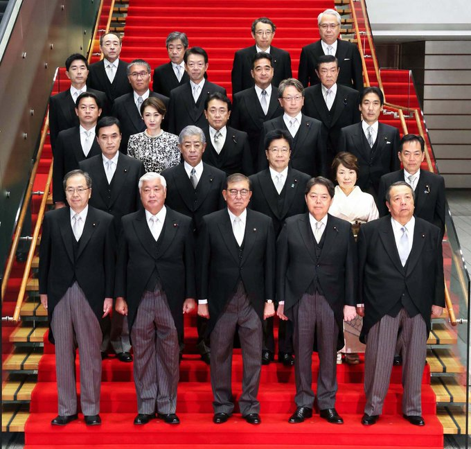 koume_withlove's tweet photo. 石破政権
よく見れば
森山幹事長、林官房長官
岩屋外務大臣、村上総務大臣
とんでもないメンツ💦

日本を中国に売ります政権じゃん‼️
もし、林芳.正議員が総.理になっても
こうなるのでしょうね。。😱💦

#高市政権の長期継続を https://t.co/e5qSMCWHJs