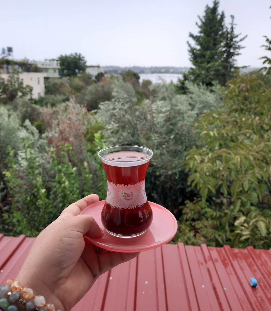 AyseeeKs07's tweet photo. İnsan bazen birini değil 
Onunla olduğu halini özlüyor 
Ben seni özlerken 
Senin yanında unuttuğum kendimide özlüyorum https://t.co/qzVVaErvEh