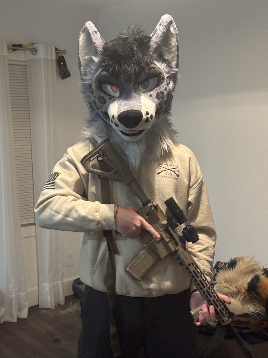 AsterShnep's tweet photo. And you wear diapers as a grown man, we all got hobbies dork https://t.co/8lBYHNKlYI
