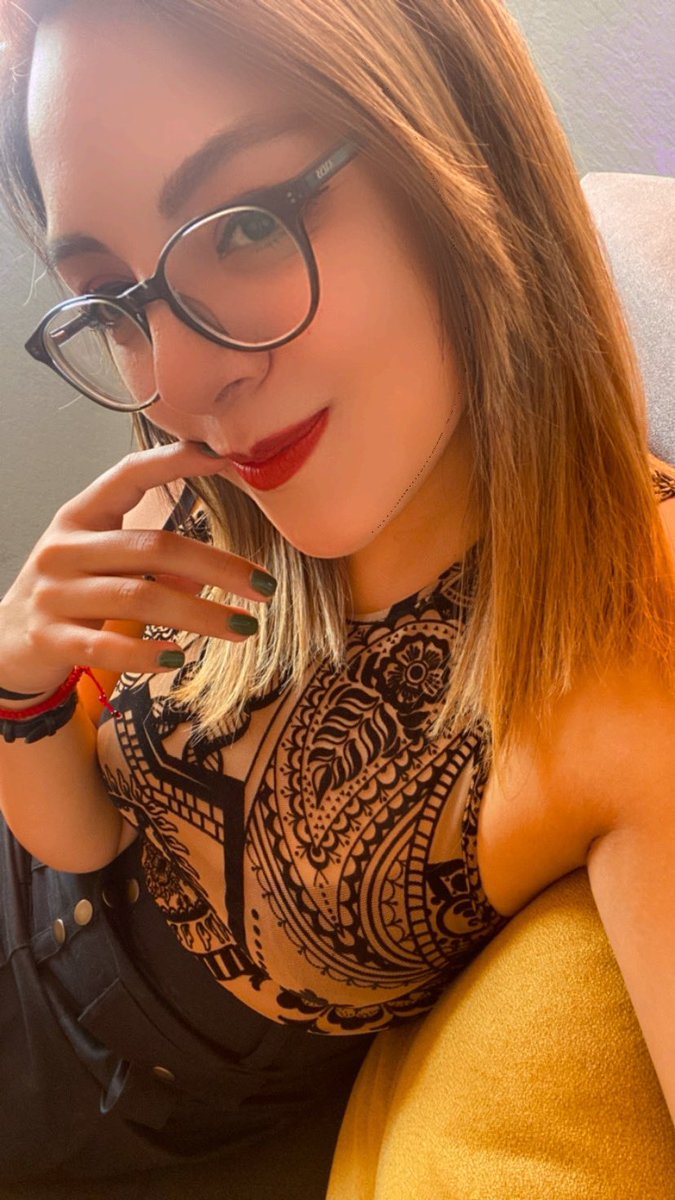 aehotwife tweet picture