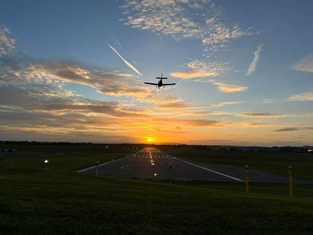 luxx_bratt's tweet photo. My son takes the best photos🛩📸 https://t.co/qenz1yIiVi