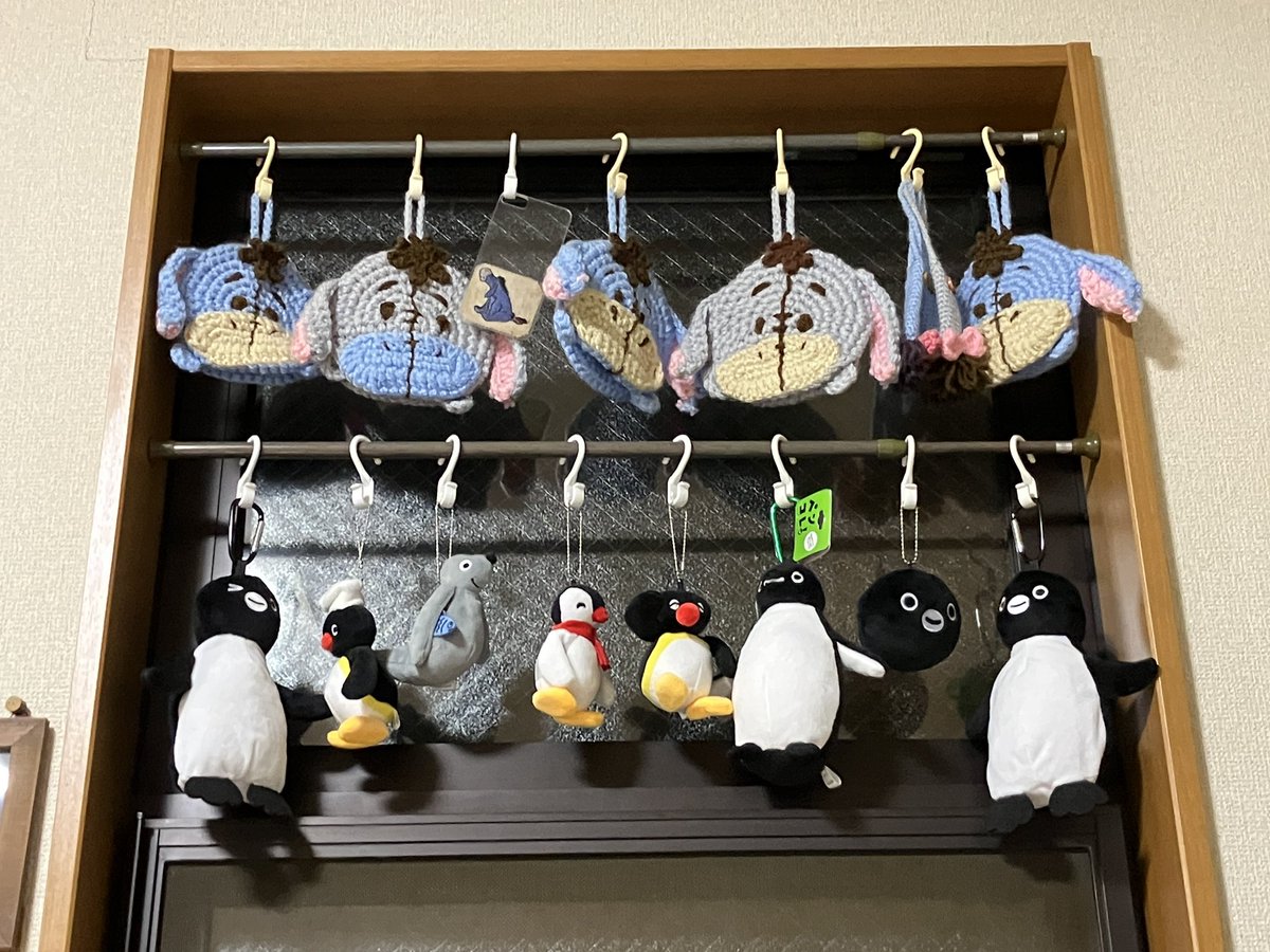 Roba_Penguin's tweet photo. おうちに居るときの定位置は窓際かなぁ〜🐧💨🐧💨🐧🐧🐧💨 https://t.co/X87ijgS1YZ