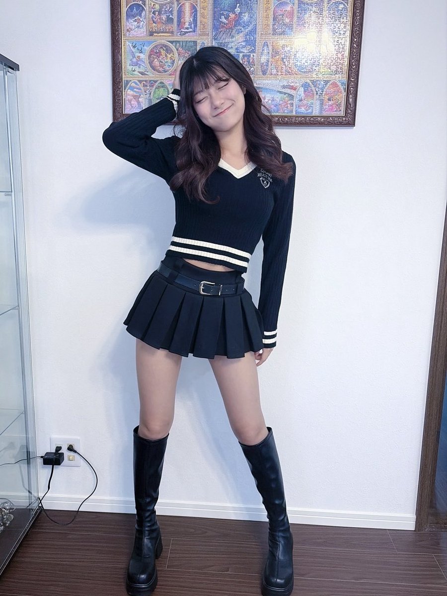 marina1546330's tweet photo. なかなかやらない巻き髪に挑戦🥳✨

お姉ちゃんに...
更に大人っぽく見えちゃう～って言われたの🤣💦

まりね✨5人姉妹の中で
1番身長が高くなったよ٩(ˊᗜˋ*)و💙

明日は土曜日💕︎
晴れるといいなっ🌞🌱 https://t.co/JnrEAzJ8Zo