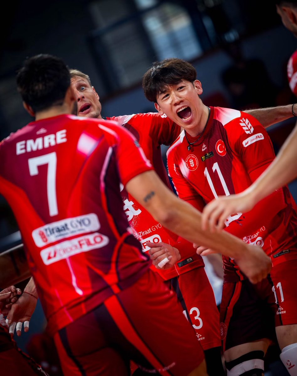 voleybolunsesi's tweet photo. 🏆 TÜGİAD Ege Voleybol Tunruvası’nda şampiyon Ziraat Bankkart 
🔗 https://t.co/WbqkTPu1S0 https://t.co/DSCQUAoZMk