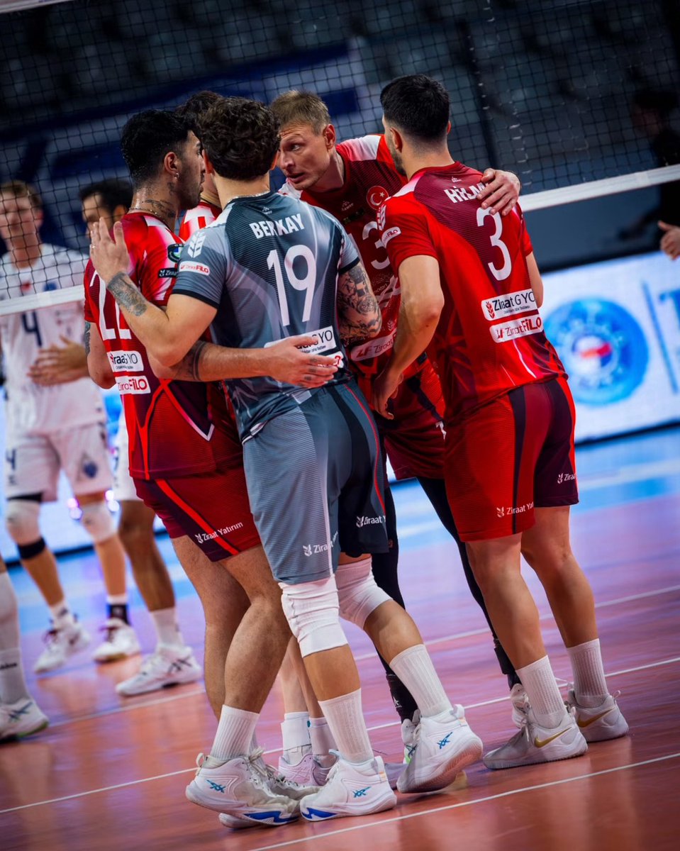 voleybolunsesi's tweet photo. 🏆 TÜGİAD Ege Voleybol Tunruvası’nda şampiyon Ziraat Bankkart 
🔗 https://t.co/WbqkTPu1S0 https://t.co/DSCQUAoZMk