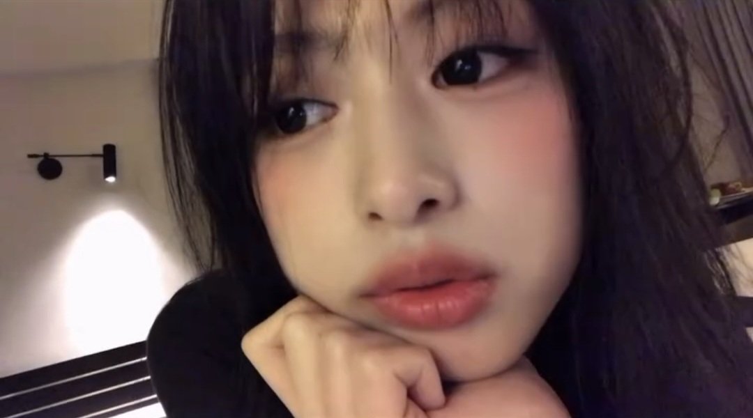 baemoniedle's tweet photo. 훈..이날너무잘생겻어 https://t.co/PZipuAwq4t
