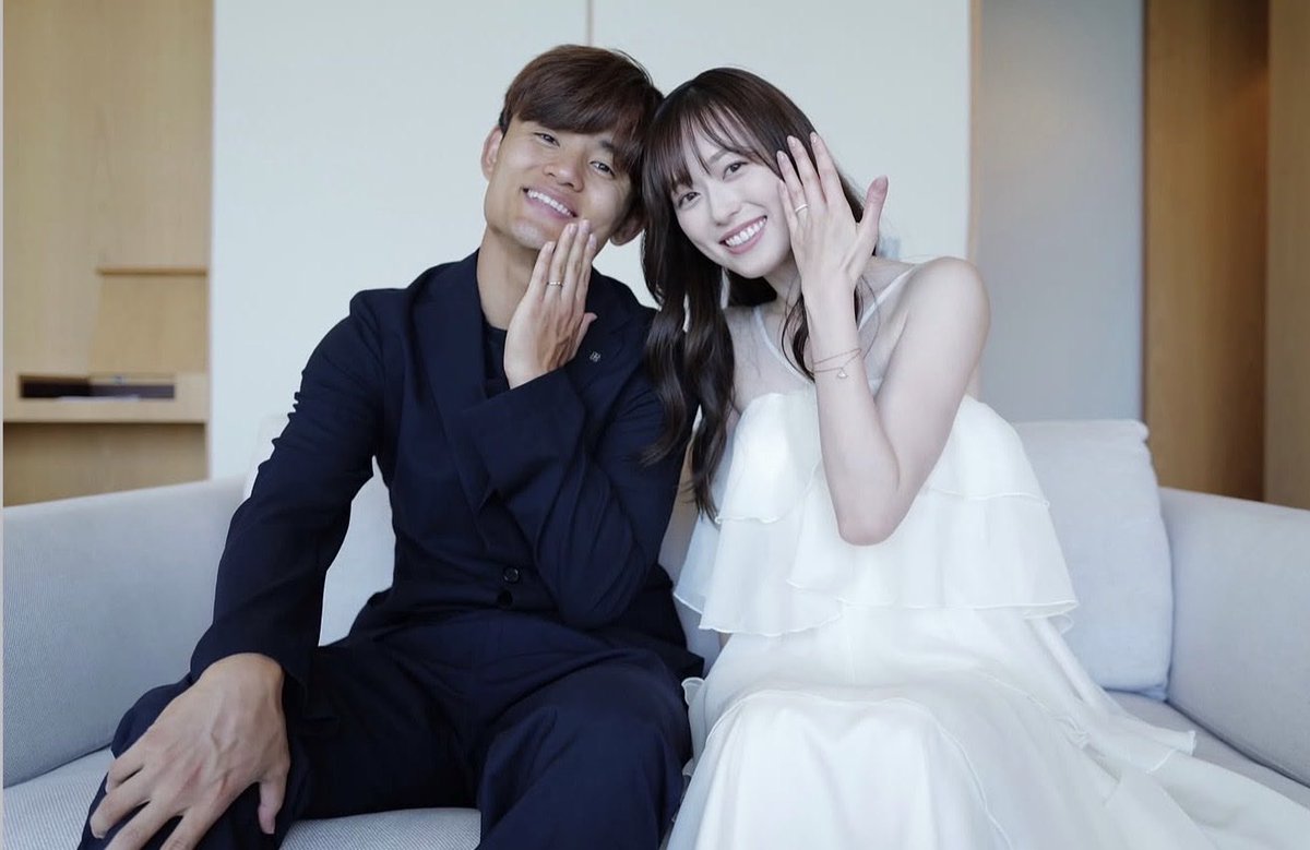 1680Theend's tweet photo. 久保建英と福原遥がホテルでラブラブすぎる💓ホヤホヤの新婚　週刊文春早すぎる

動画→ https://t.co/Q8zzZdgiYc https://t.co/uXtW2JPIms