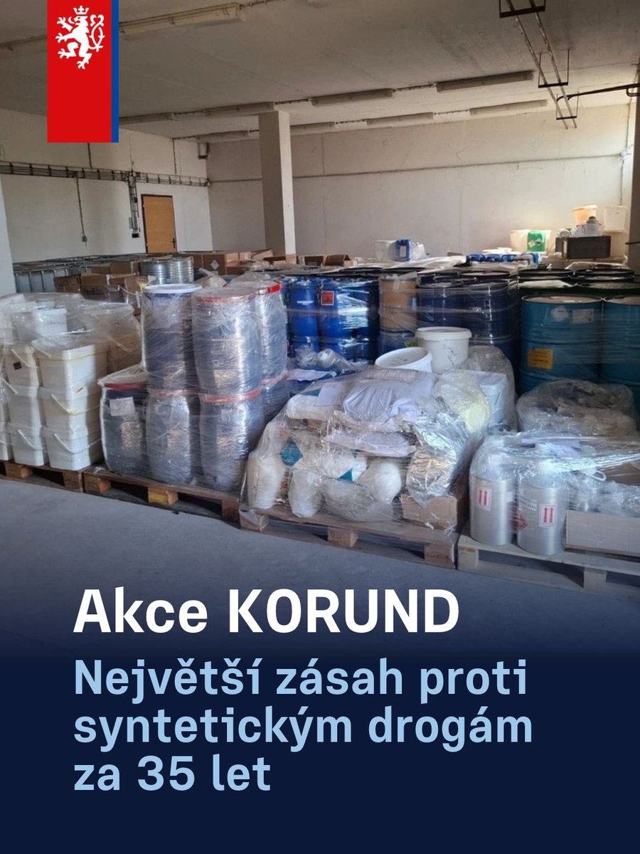 metnarl's tweet photo. Pokračujeme v boji proti nebezpečným syntetickým drogám ‼️

Policii se podařil v rámci akce KORUND největší zásah proti jejich výrobcům a distributorům za posledních 35 let. Zajistila 36 kamionů produktů, surovin a vybavení k jejich výrobě, dvě nelegální laboratoře a další materiál určený k výrobě a distribuci syntetických drog.

Syntetické drogy se u nás mohly příliš dlouho šířit bez odpovídající reakce státu. Fialova vláda přitom o bezpečnosti ráda jen mluvila. My jednáme.

👉 Proto jsme spustili rozsáhlou kontrolní akci KORUND, proto naše vláda schválila Lex Kratom a proto policie tvrdě zasahuje proti těm, kteří nebezpečné drogy vyrábějí a distribuují.

Výrobu a distribuci těchto látek v Česku tolerovat nebudeme. A už vůbec nebudeme tolerovat, aby se dostávaly k dětem.