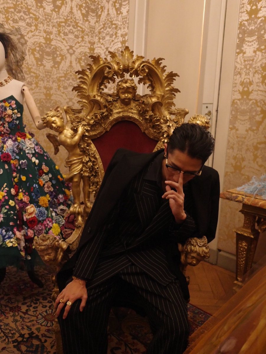 maimaionce23's tweet photo. ひ、、跪かせていただいてもよろしいですか。 https://t.co/0Q3pyvcExe
