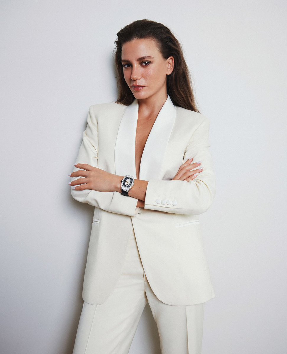 arab2turk's tweet photo. #SerenaySarıkaya 
الولد النمام : سيريناي ساريكايا ستعود بعمل جديد على الشاشات في موسم 2027 https://t.co/deG8VdrxjP