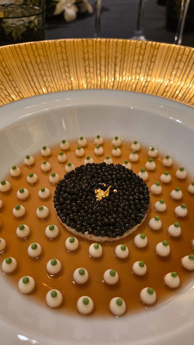 ouchidaisuki333's tweet photo. ロブションで結婚式～👰‍♀️ https://t.co/Xf7ppEcLqP