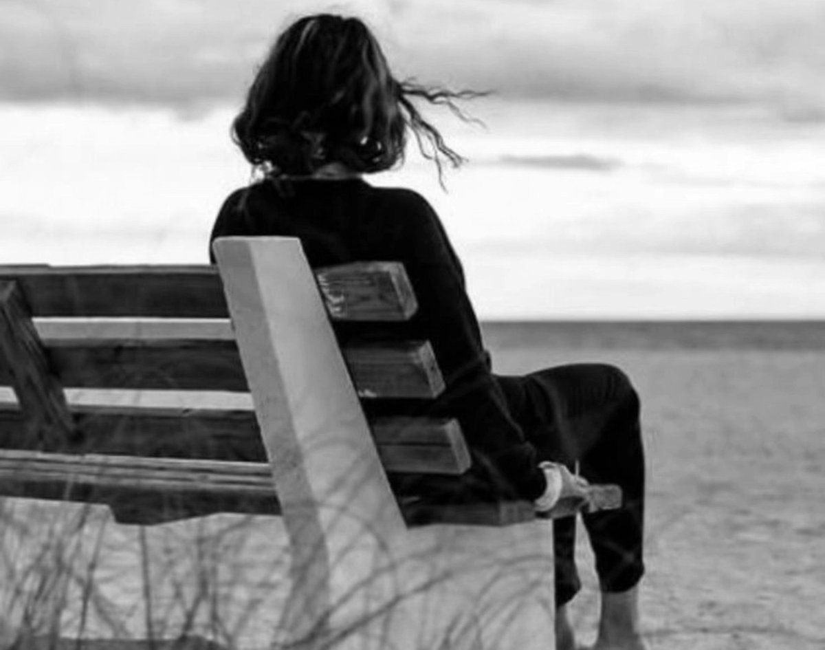iam__lanza's tweet photo. On dit souvent que l'espoir fait vivre;  quant à moi il m'empêche de mourir. https://t.co/ypbgMwKTmR