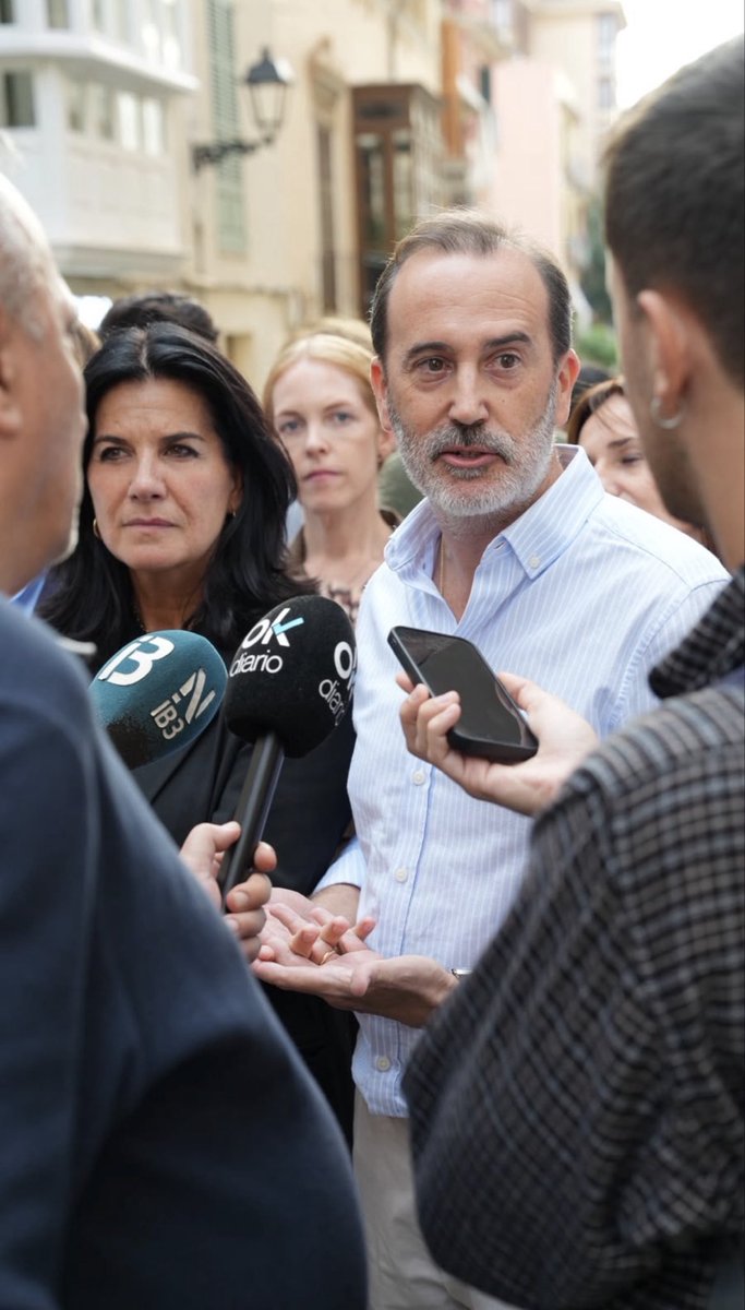 voxbaleares's tweet photo. VOX Baleares arranca el nuevo curso político en Palma.

🏠 Vivienda
🏛️ Desregulación
🗣️ Remigración

María Ruiz y Gabriel Le Senne expusieron las líneas que VOX quiere llevar al debate político en Baleares durante los próximos meses. https://t.co/23mNTEiyh2