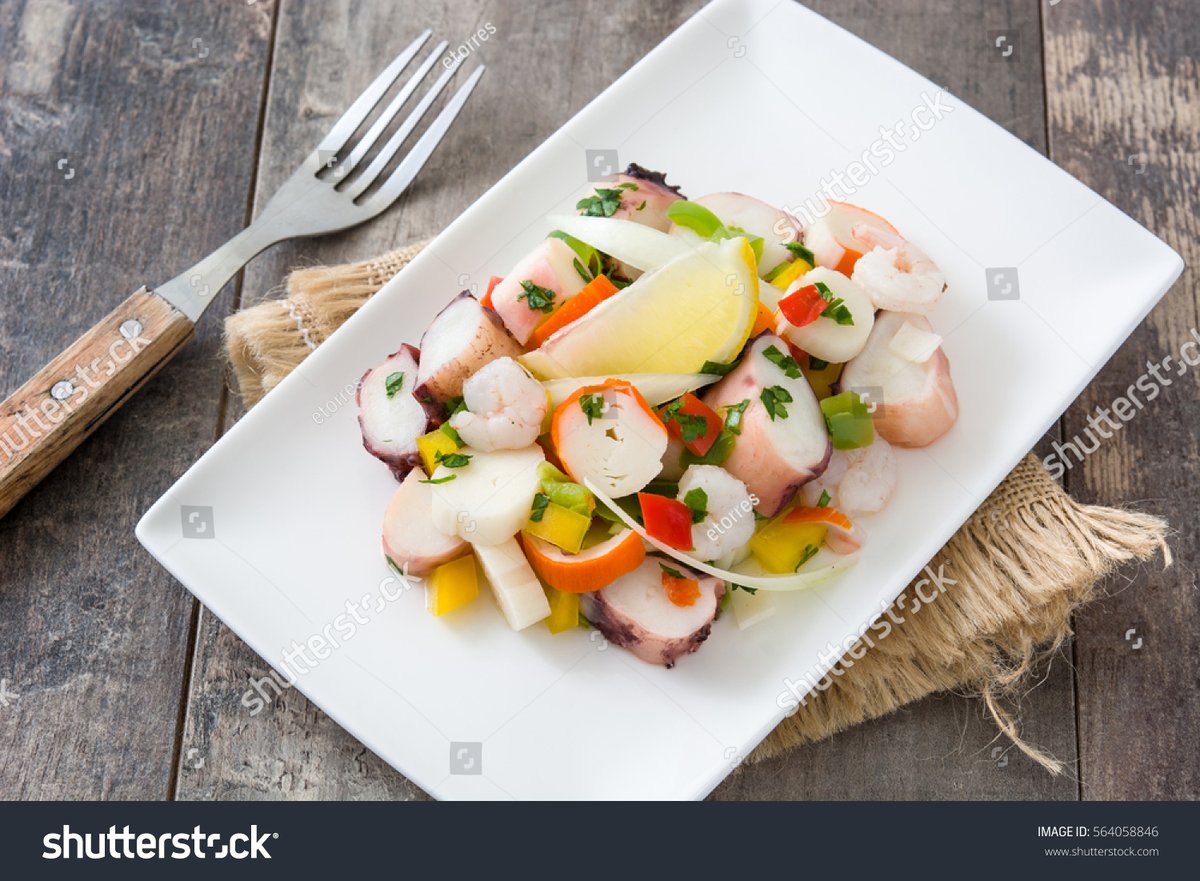 Noriko62rx's tweet photo. Hoy probamos el ceviche peruano fresco, una explosión de sabores cítricos y pescado suave que viaja directamente desde las costas de Perú hasta mi paladar Increíble experiencia culinaria! https://t.co/zDXMbIIlB3