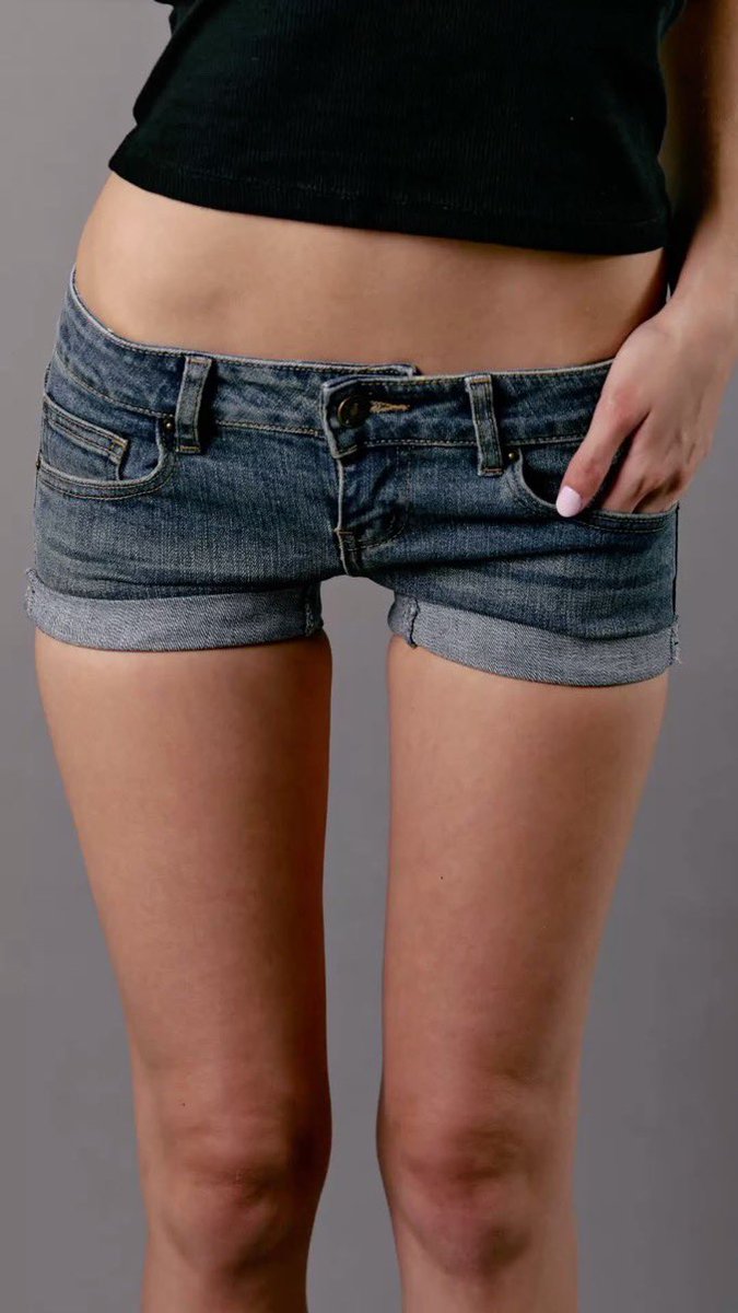 p4stelkittie's tweet photo. i just wanna look like this in shorts https://t.co/6okWpsJZfY