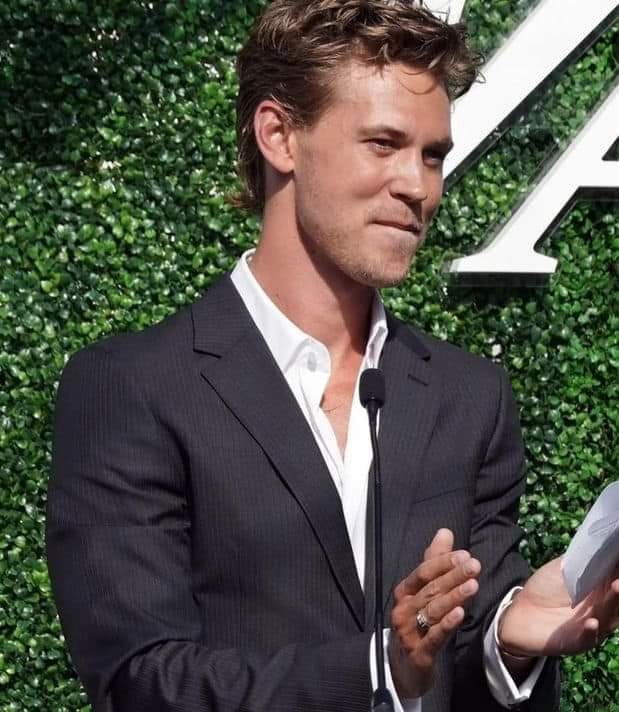 BBButler91's tweet photo. Happy Friday Y'all!! Excited for this weekend!! https://t.co/9ZLa9EPPNu