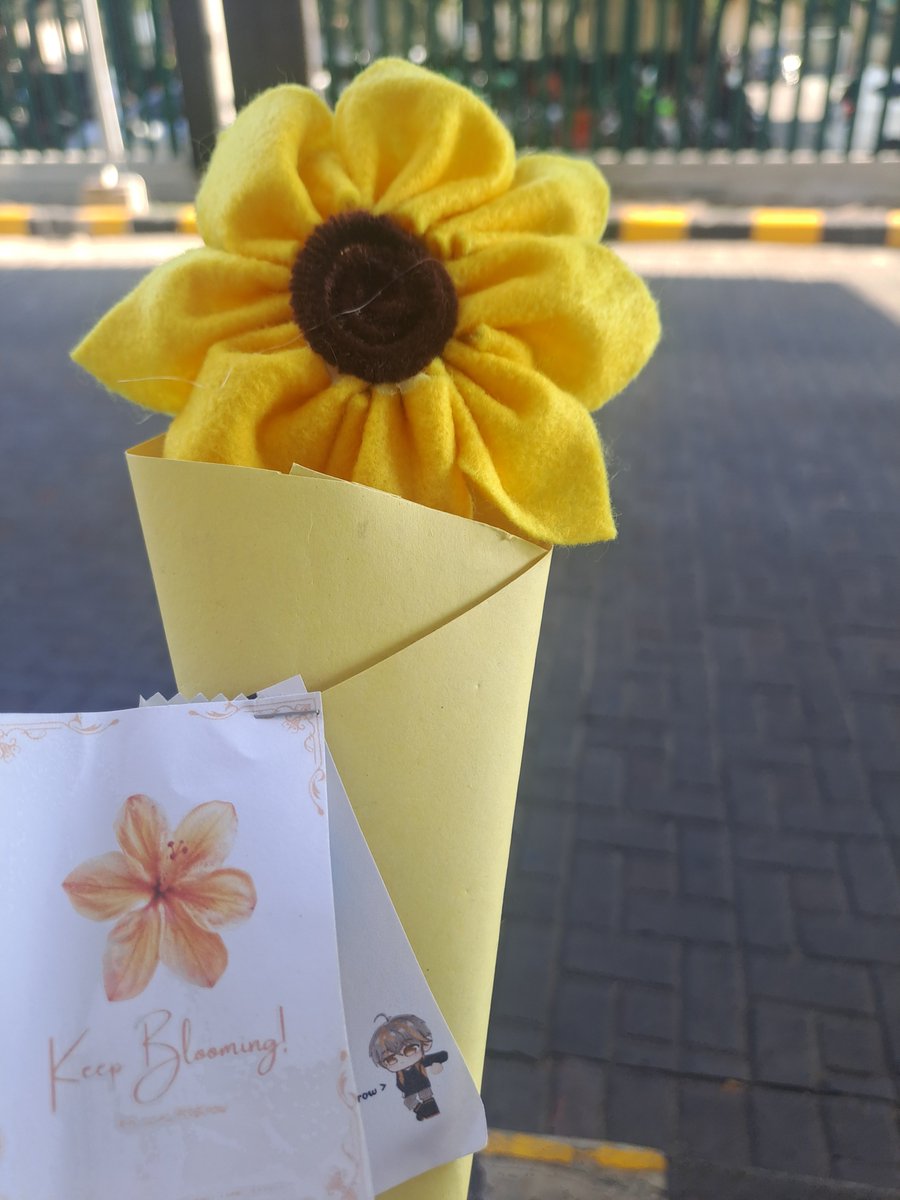 luneresten's tweet photo. dapat flowa cancii๐ซถ maacii kakak florist sudah mau nunggu lama tadii๐ค
#BloomWithKrow https://t.co/sIDAZffSTy