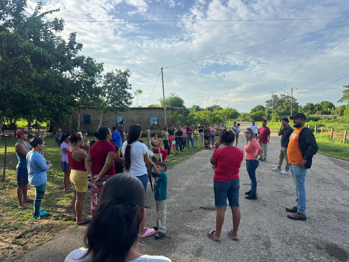 sandraalfaro's tweet photo. #02Oct26 #SandraAlfaro La zona rural, la más vulnerable, la olvidada de todos, nos obliga a estar presentes, y nosotros, @VoluntadPopular, allí estaremos diciendo ésta es nuestra mano amiga, ayer junto a José Jacinto Muñoz, Responsable Regional de ERA, nos fuimos al sur. https://t.co/cGApsIQhxa
