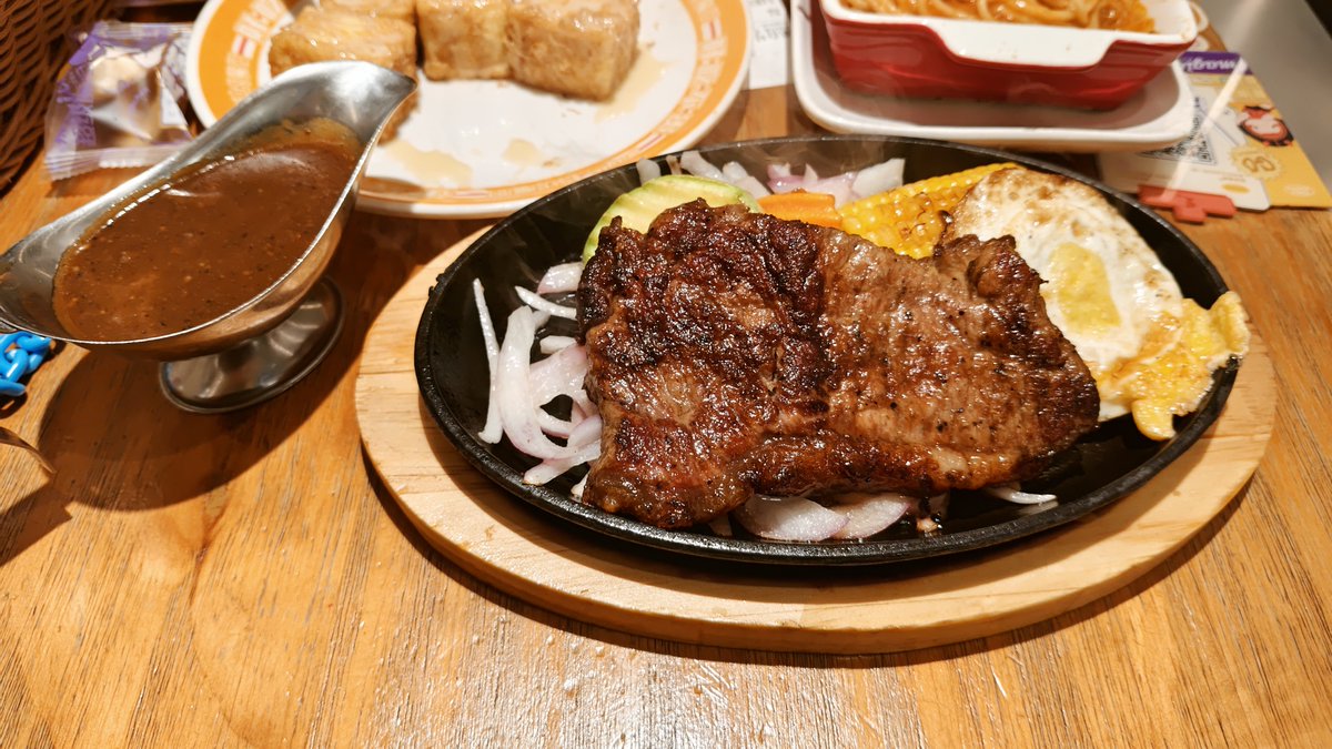 Miwu0123's tweet photo. 和妈妈出去吃饭，顺便请妈妈喝杯奶茶😋 https://t.co/FAEhb0Xhmn